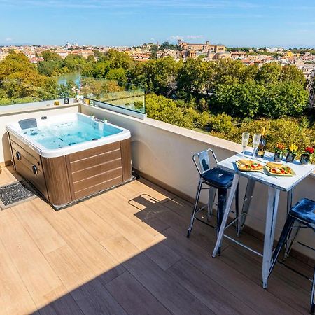 Penthouse With A Panoramic Rooftop In Trastevere With Seasonally Jacuzzi Рим Екстериор снимка