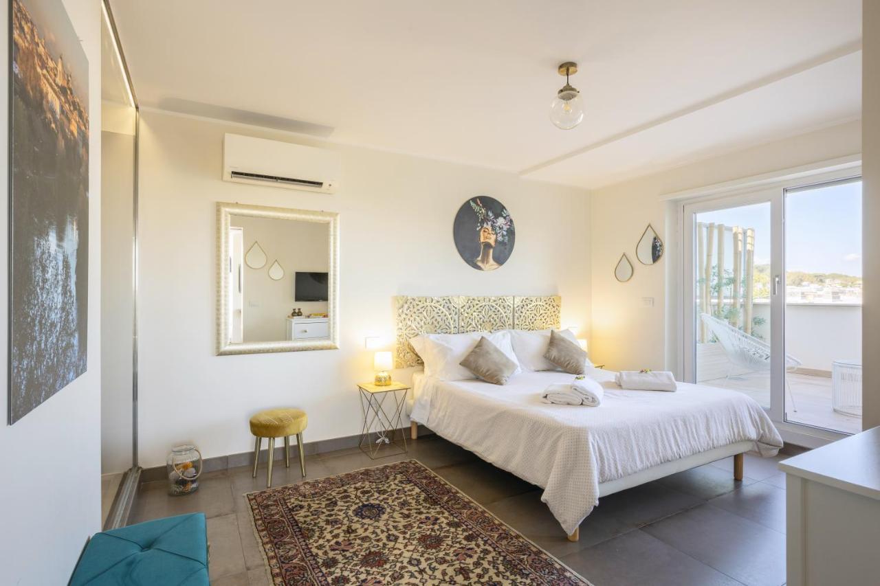 Penthouse With A Panoramic Rooftop In Trastevere With Seasonally Jacuzzi Рим Екстериор снимка