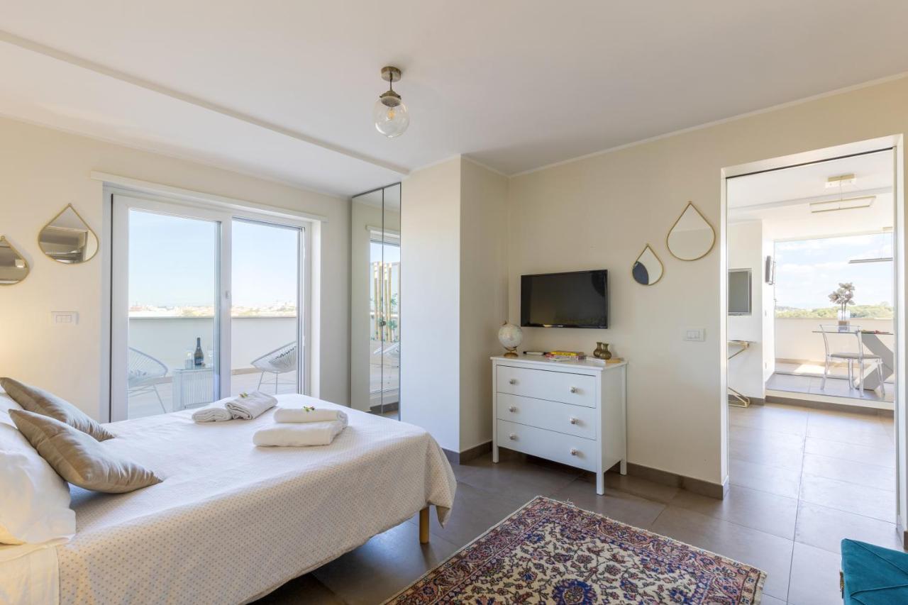 Penthouse With A Panoramic Rooftop In Trastevere With Seasonally Jacuzzi Рим Екстериор снимка