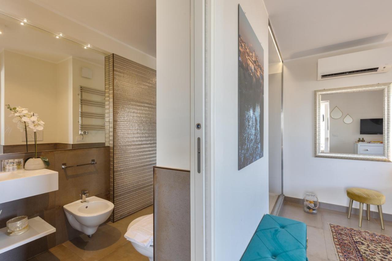 Penthouse With A Panoramic Rooftop In Trastevere With Seasonally Jacuzzi Рим Екстериор снимка