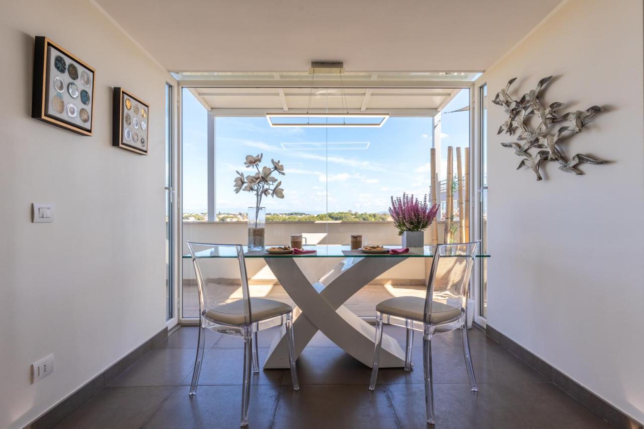 Penthouse With A Panoramic Rooftop In Trastevere With Seasonally Jacuzzi Рим Екстериор снимка