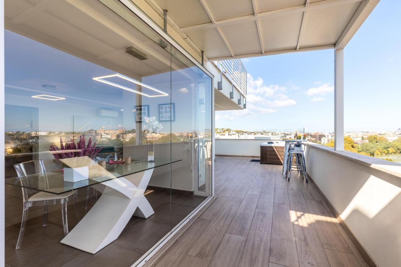 Penthouse With A Panoramic Rooftop In Trastevere With Seasonally Jacuzzi Рим Екстериор снимка