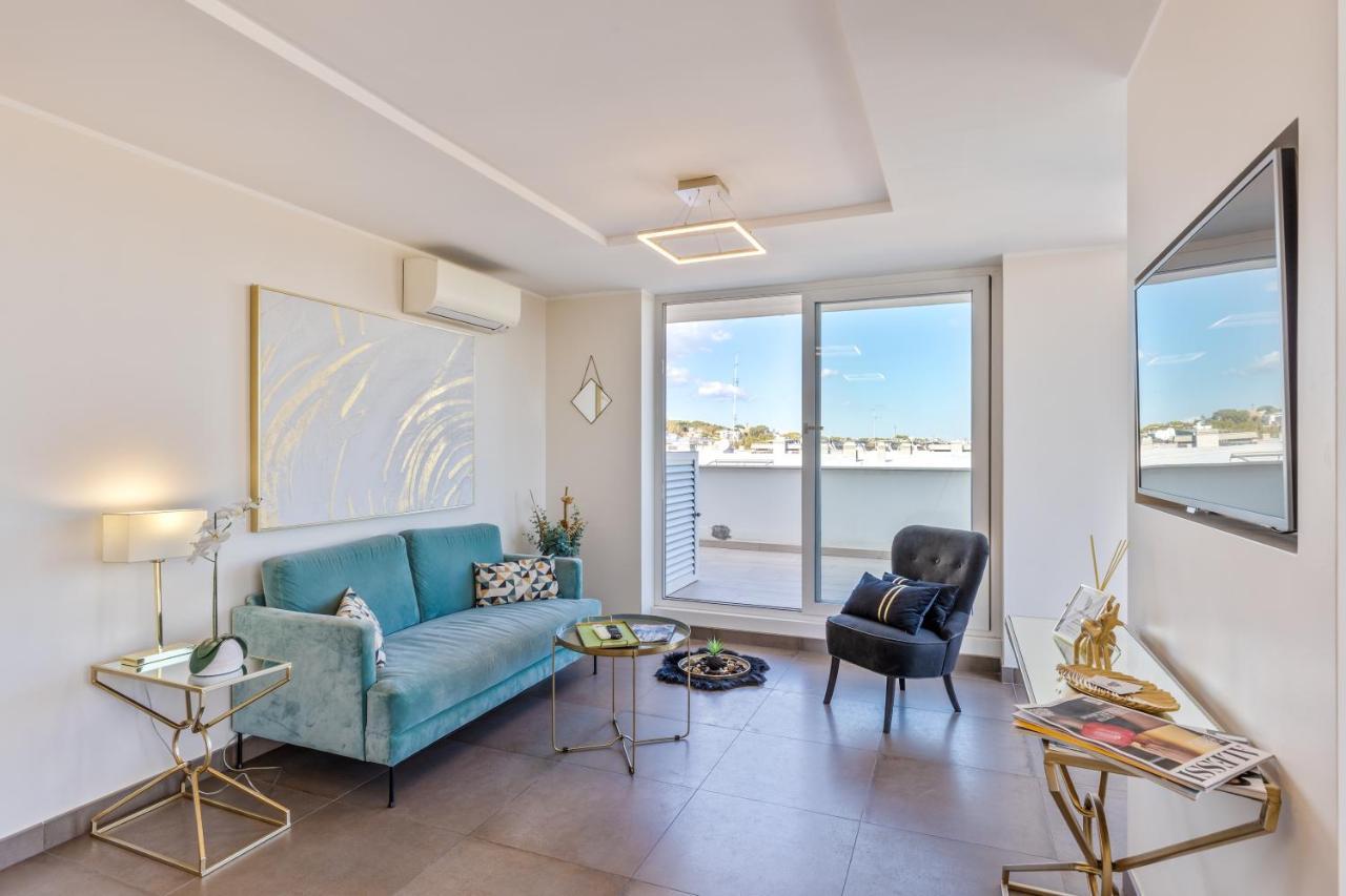 Penthouse With A Panoramic Rooftop In Trastevere With Seasonally Jacuzzi Рим Екстериор снимка