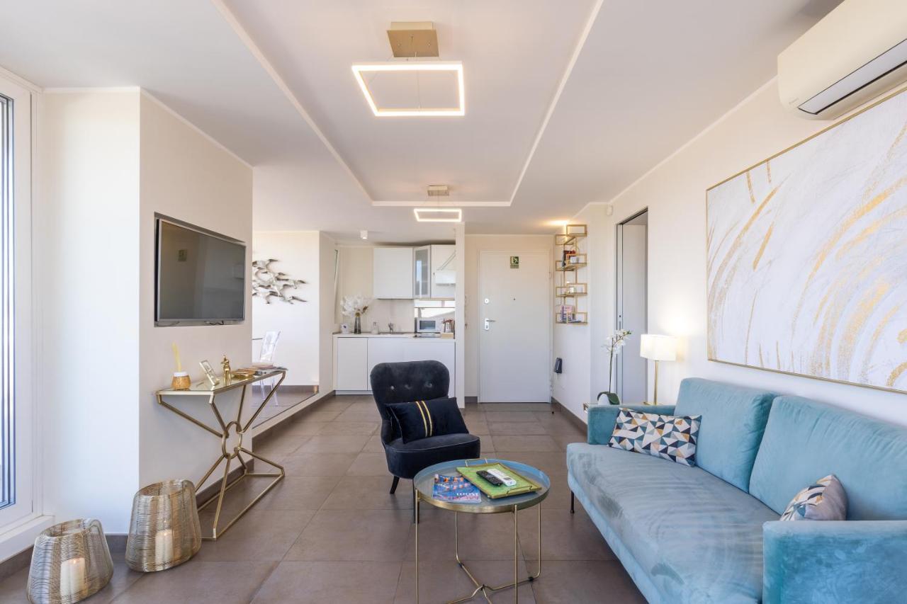 Penthouse With A Panoramic Rooftop In Trastevere With Seasonally Jacuzzi Рим Екстериор снимка