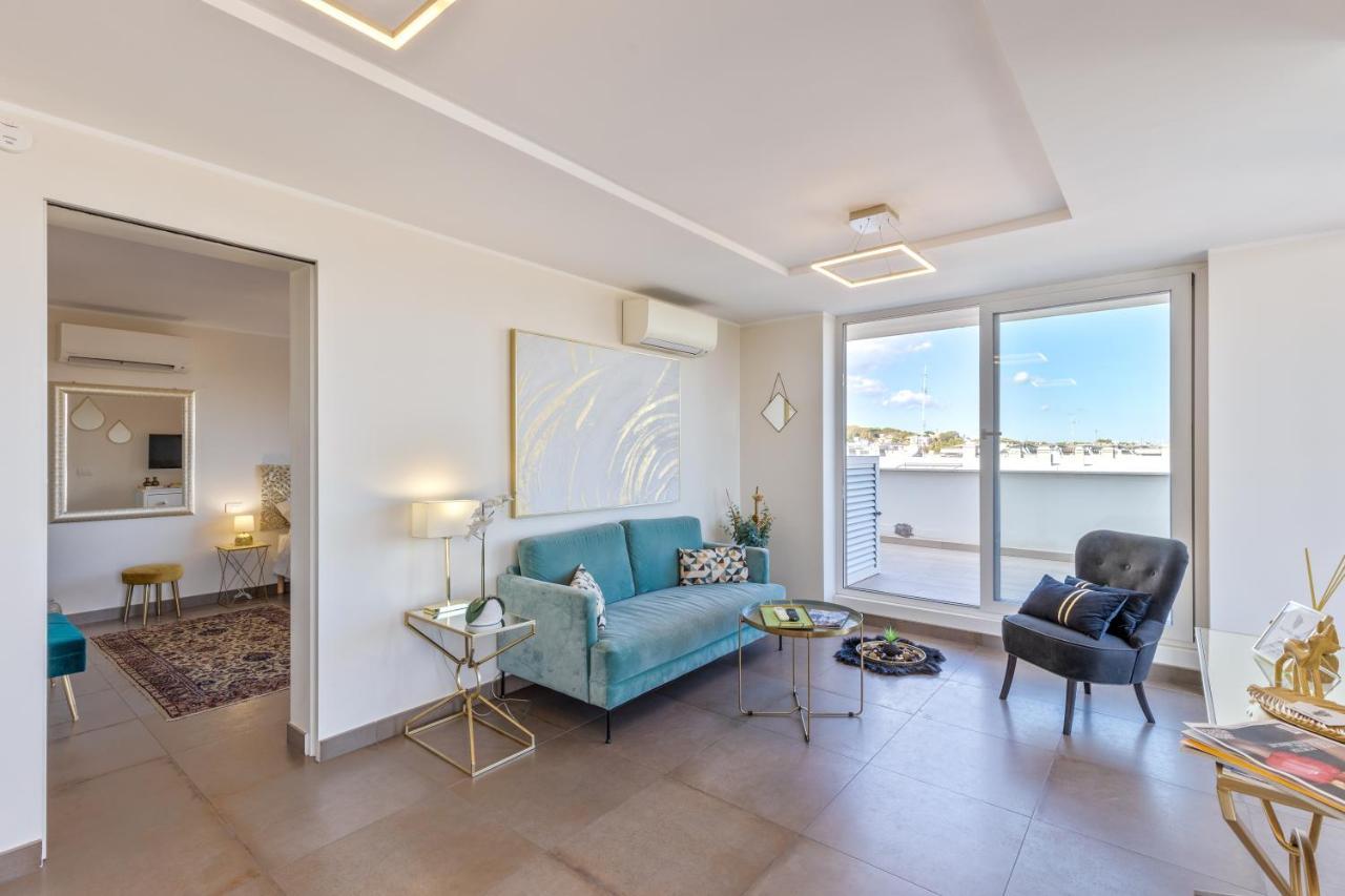 Penthouse With A Panoramic Rooftop In Trastevere With Seasonally Jacuzzi Рим Екстериор снимка