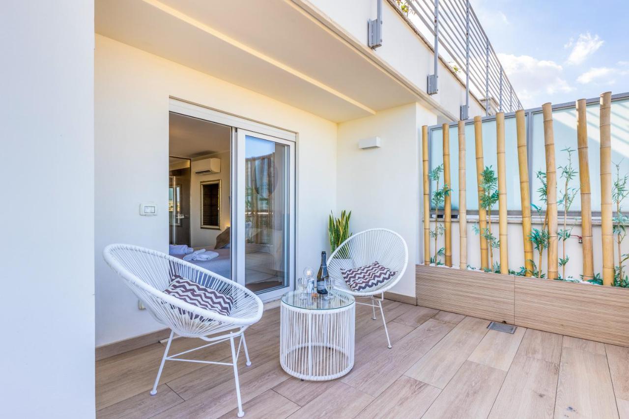 Penthouse With A Panoramic Rooftop In Trastevere With Seasonally Jacuzzi Рим Екстериор снимка