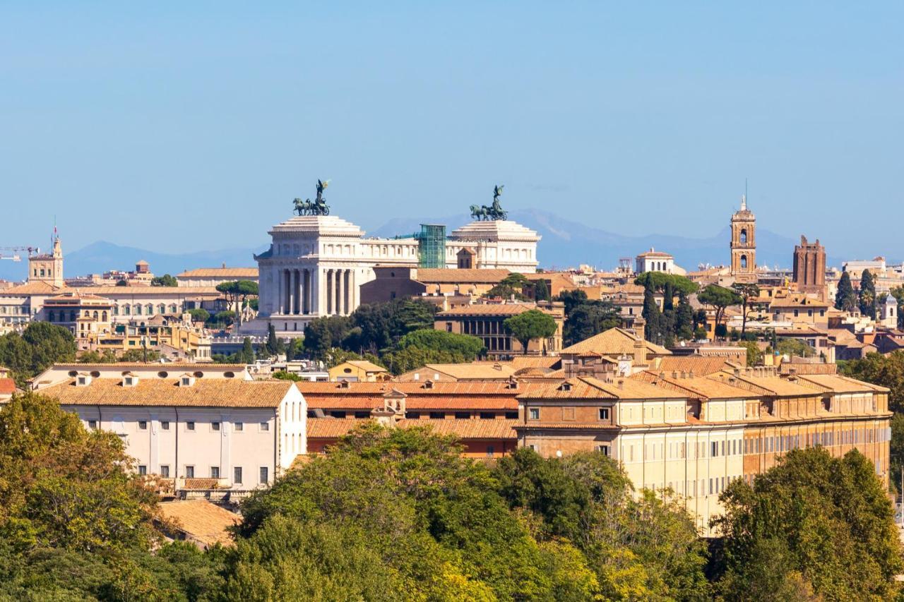 Penthouse With A Panoramic Rooftop In Trastevere With Seasonally Jacuzzi Рим Екстериор снимка