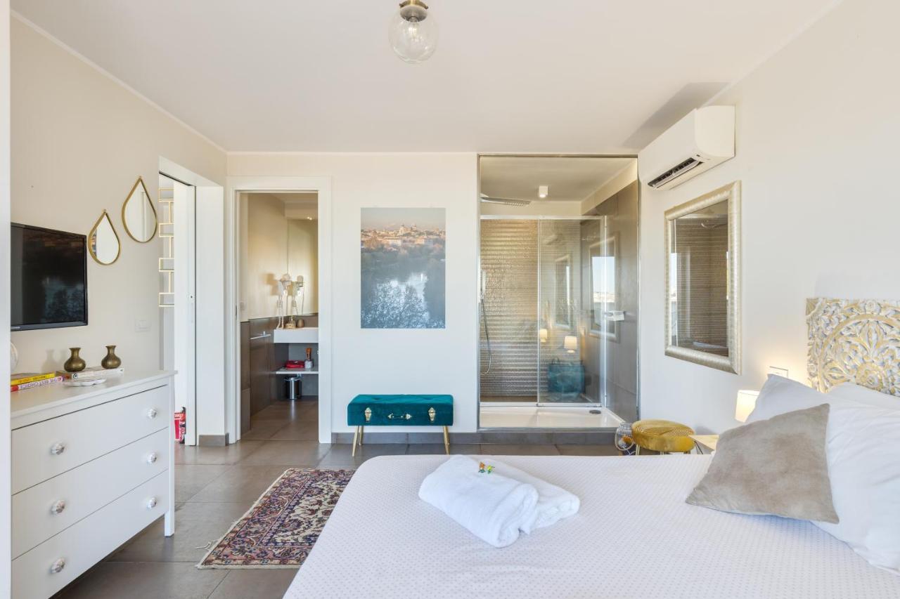 Penthouse With A Panoramic Rooftop In Trastevere With Seasonally Jacuzzi Рим Екстериор снимка