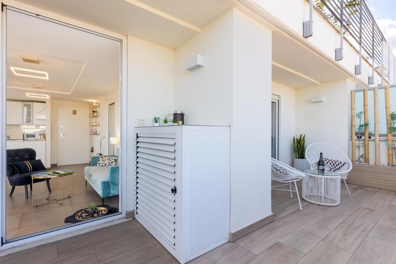Penthouse With A Panoramic Rooftop In Trastevere With Seasonally Jacuzzi Рим Екстериор снимка