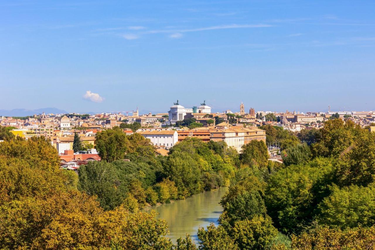 Penthouse With A Panoramic Rooftop In Trastevere With Seasonally Jacuzzi Рим Екстериор снимка
